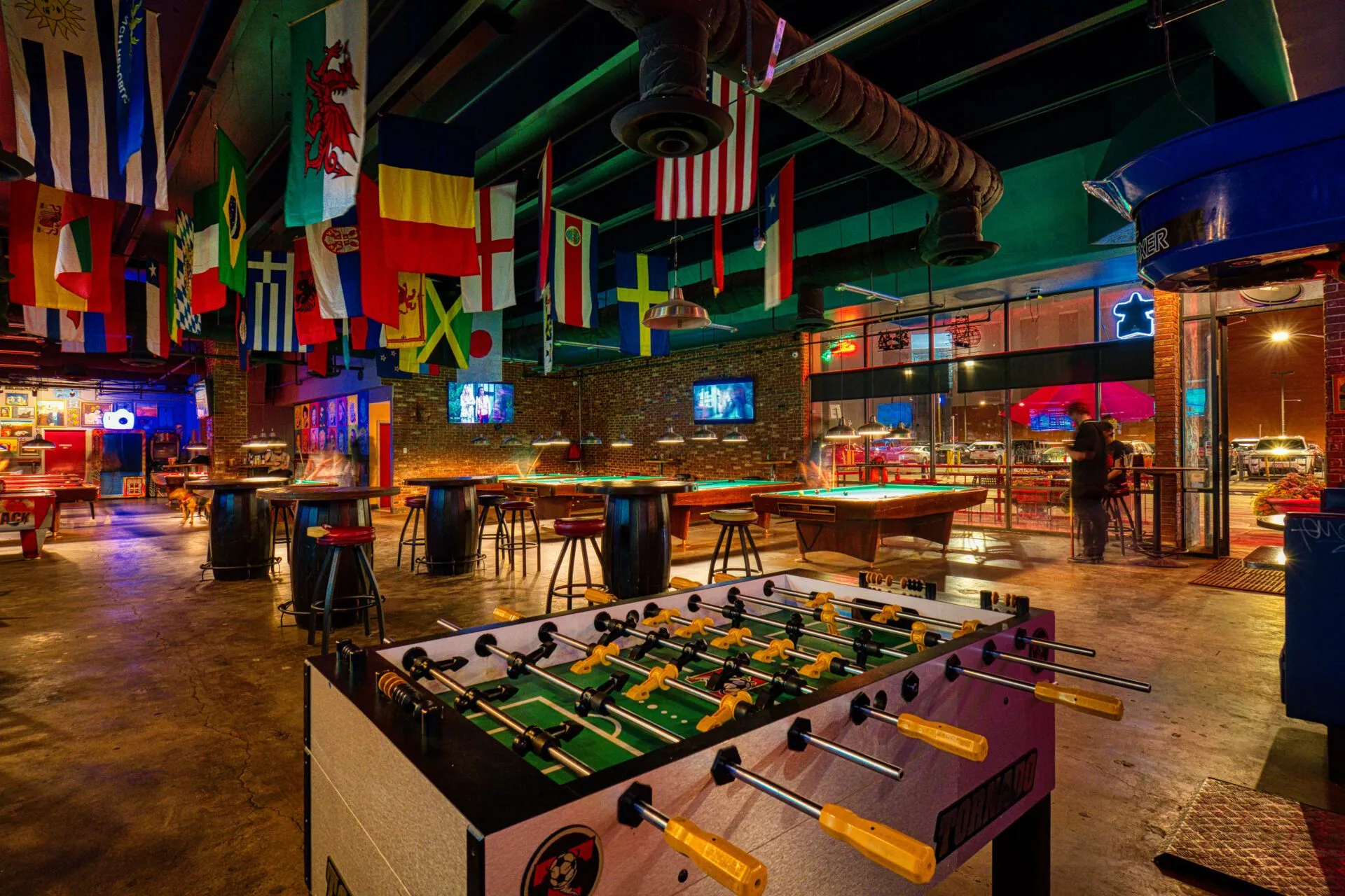 20894 tarantula pool bar interior